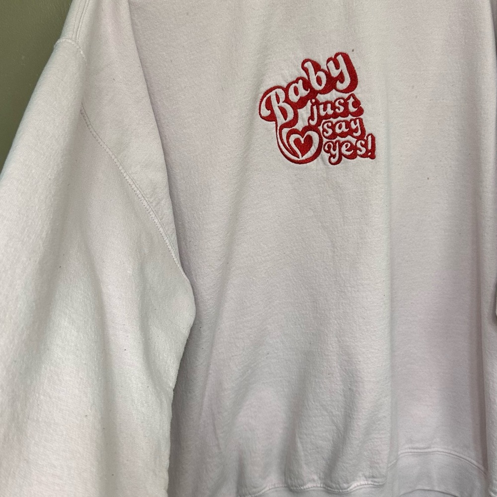 Charming White Kids Sweatshirt with Red Graphic